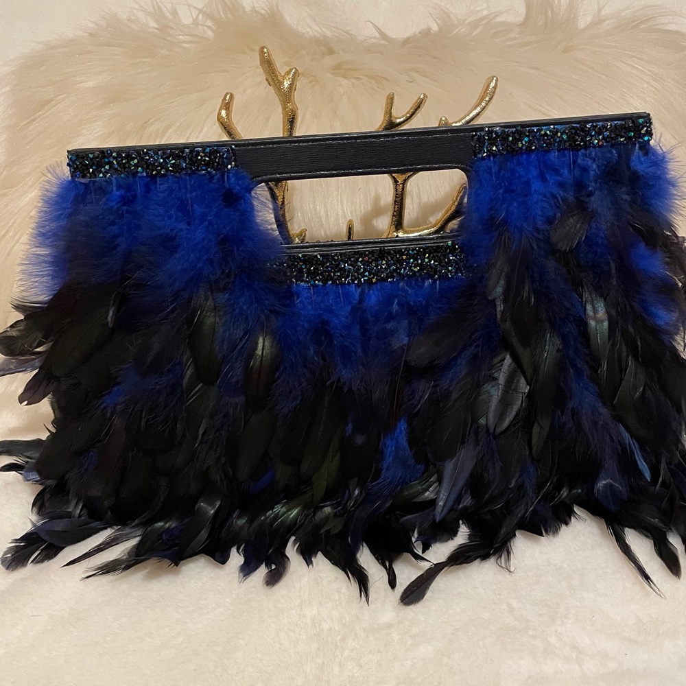 HAND Customized-Feathered Sass-clutch